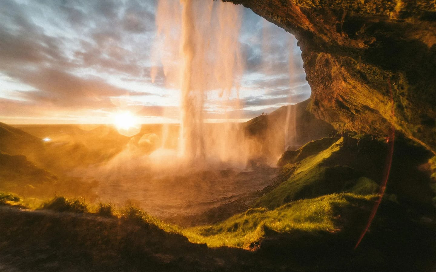 Viaggio in Islanda in estate: un tuffo tra cascate e natura